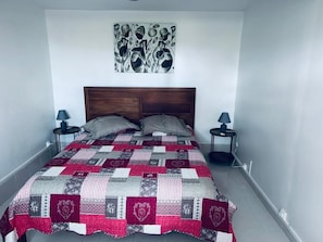 1 bedroom, desk, iron/ironing board, travel cot - Bas de villa confort (Petit-Bourg)