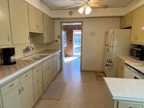 Fridge, microwave, oven, coffee grinder - 918 Flower House-Central, Clean & Quiet Tulsa Home (Tulsa)