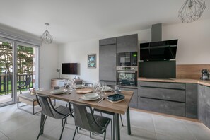 Kühlschrank, Mikrowelle, Ofen, Geschirrspüler
