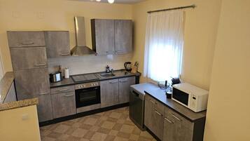 Mikrobølgeovn, ovn, kogeplade, opvaskemaskine