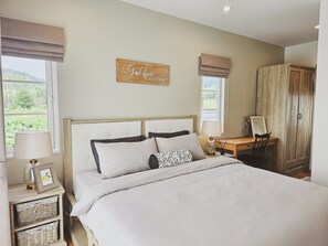 3 chambres, fer et planche à repasser, Wi-Fi, draps fournis