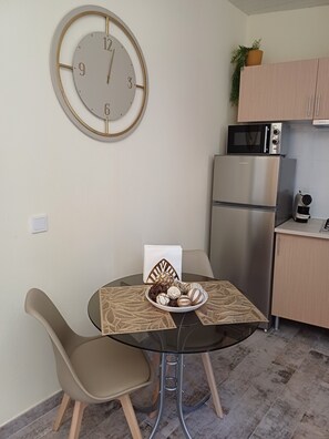 Dining - Romantic retreat in the Algarve mountains with private pool (São Bartolomeu de Messines)