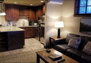 Living area - Charming Peak 7 lodge in Breckenridge with fitness room, ski-in ski-out (Breckenridge)