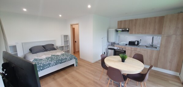 1 chambre, lit parapluie, Wi-Fi, draps fournis