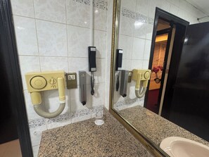 Bathroom - ORCHID HOTEL (Dubai)