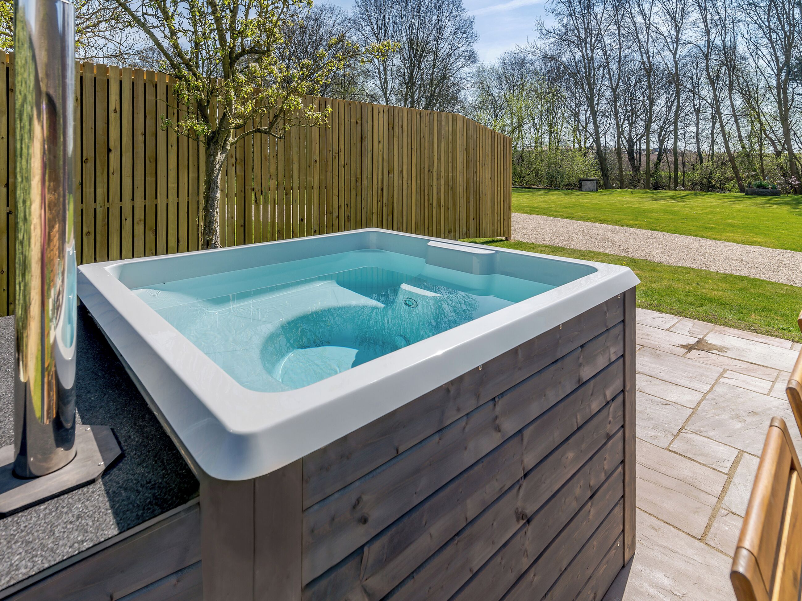 Bañera de hidromasaje al aire libre