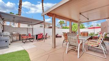 屋外ダイニングエリア