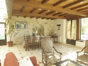 Smart TV - Country house in Périgord: quiet and spacious (Gaugeac)