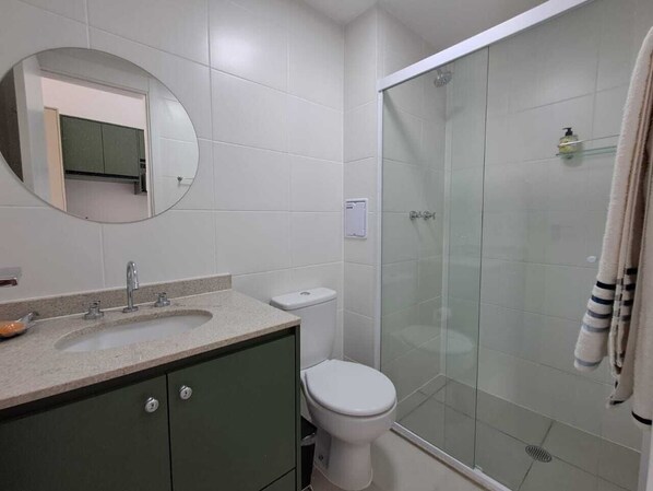 تجهيزات دش، مناشف، ورق حمّام