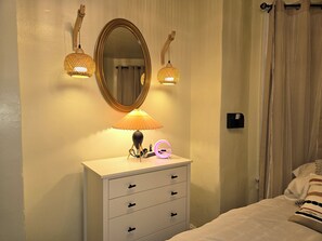 2 chambres, fer et planche à repasser, Wi-Fi, draps fournis