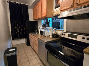 Micro-ondes, four, plaque de cuisson, lave-vaisselle