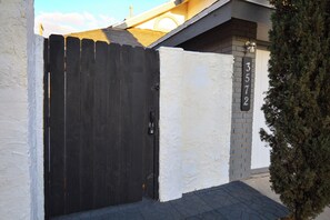 Exterior detail - Entire house Near Montwood Zaragoza (El Paso)