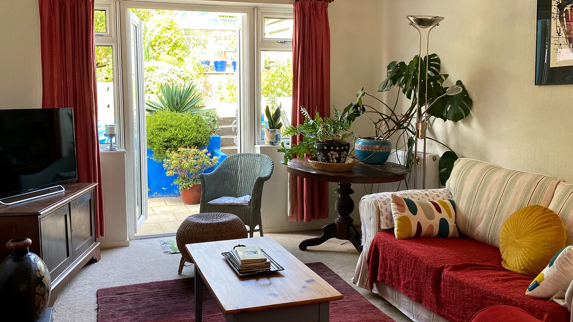 Classic House, Patio | Living area