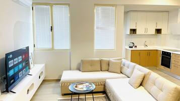 Apartment, 2 Bedrooms, Balcony, City View | Living room