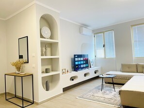 Huoneisto, 2 makuuhuonetta, parveke, kaupunkinäköala | Olohuone