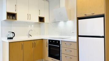 Apartment, 2 Bedrooms, Balcony, City View | Interior