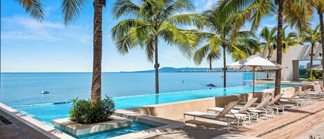 3 outdoor pools, sun loungers