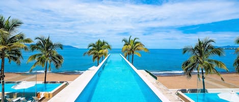 3 piscinas al aire libre, sillones reclinables de piscina