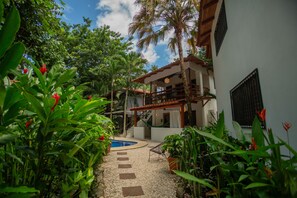Exterior - Stunning 6-Villa Retreat - Walking Distance to Town and Beach (Sámara)