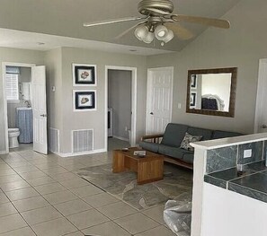 Smart TV, books, stereo - Fenced Yard | Sleeps 11 | Decks (Crystal Beach)