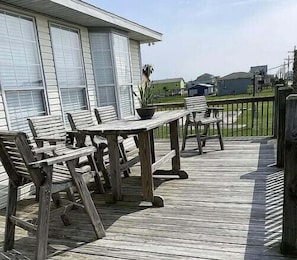 Outdoor dining - Fenced Yard | Sleeps 11 | Decks (Crystal Beach)