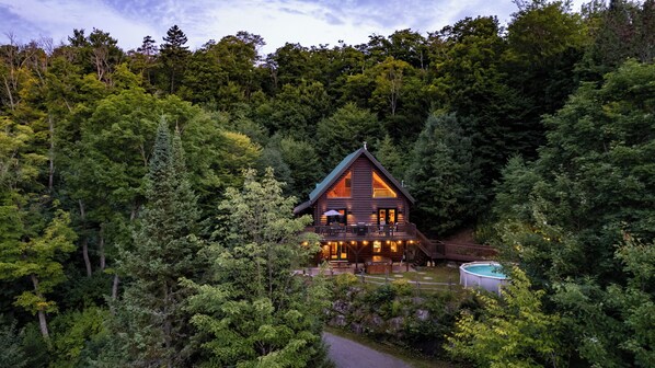 Exterior - Le Paradis Courchevel - Luxe Chalet with Private Jacuzzi, Pool & Scenic Views (Saint-Adolphe-d'Howard)
