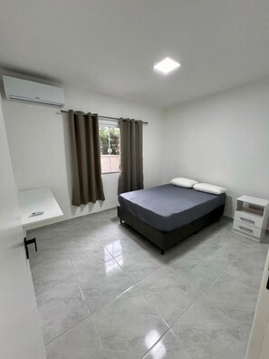 3 bedrooms, iron/ironing board, WiFi, bed sheets - Beach house with high standard of comfort in Guarda do Imbau and Pinheira, accepts pets (Enseada da Pinheira Palhoça)