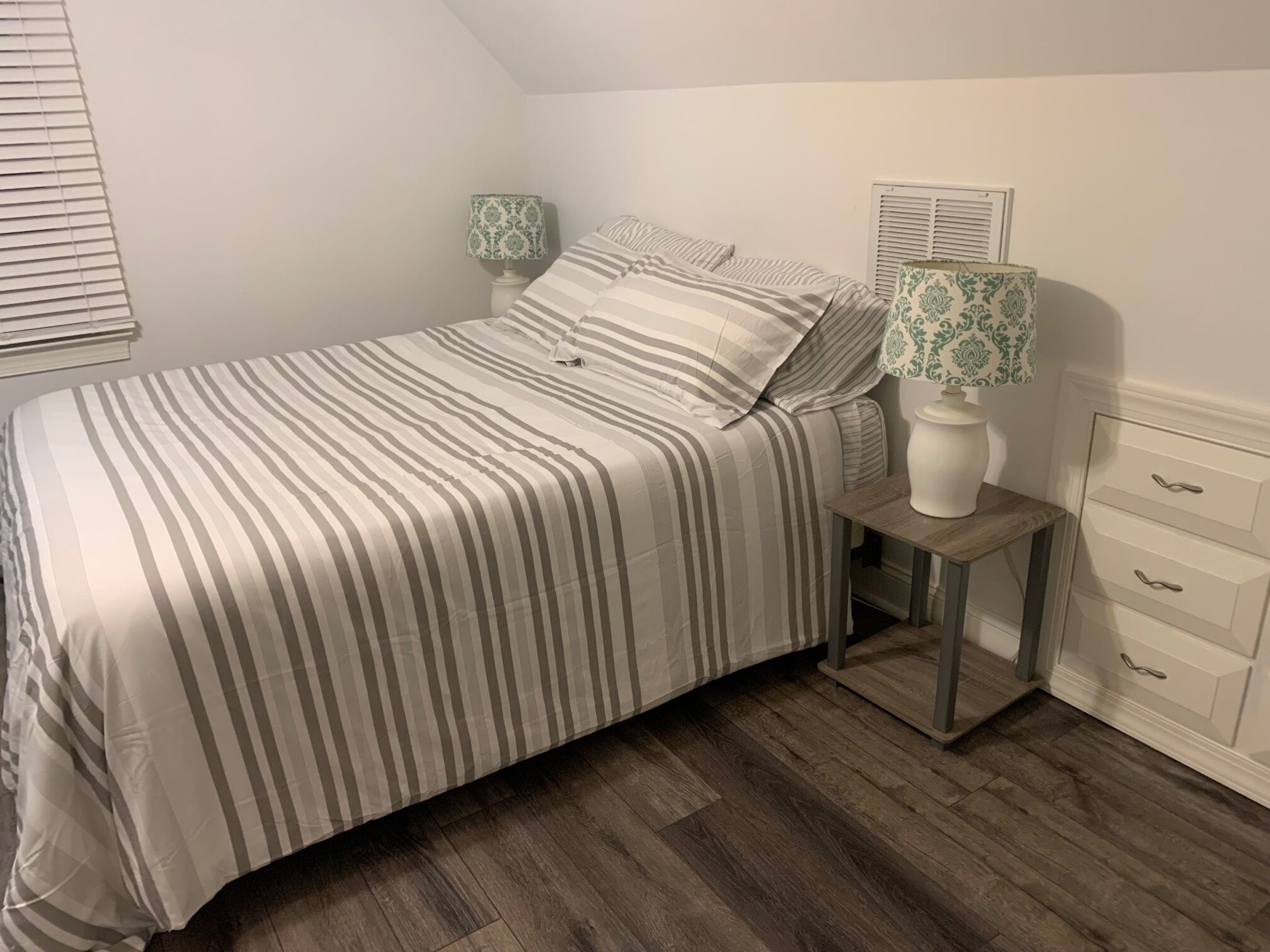 4 slaapkamers, een strijkplank/strijkijzer, wifi, beddengoed