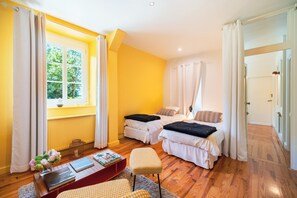 2 habitaciones, escritorio, cuna de viaje y wifi