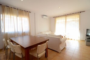 Apartment | Living room - Apartment in Pals Near Sand Beach (Pals)