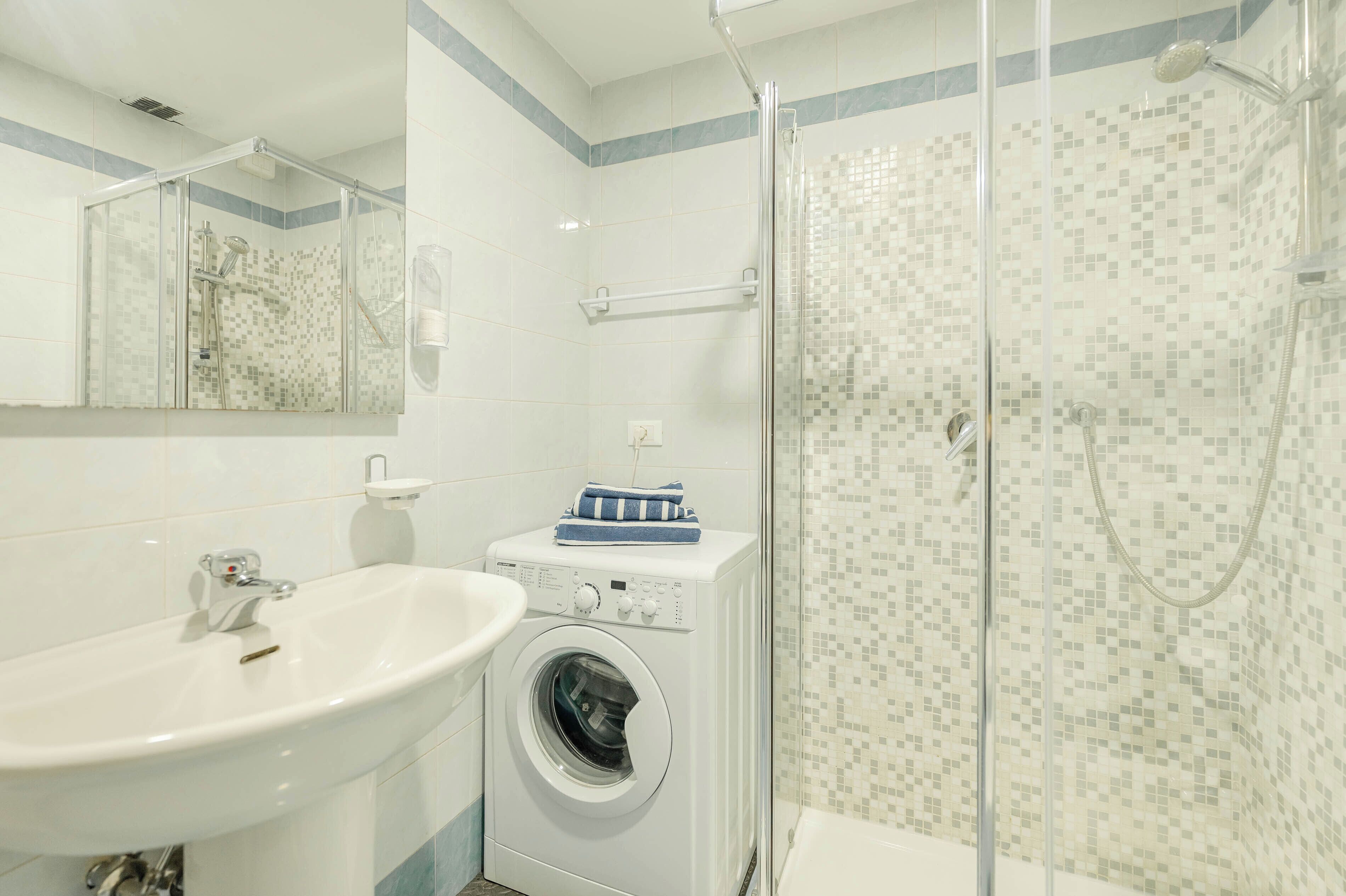 Basic Condo | Bathroom | Shower, rainfall showerhead, eco-friendly toiletries, hair dryer