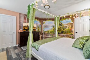 4 bedrooms, desk, iron/ironing board, travel cot - Star Wars Immersive Themed Retreat-Free Private Heated Pool (Kissimmee)