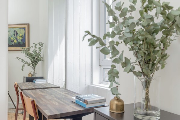 Classic Apartment | 2 bedrooms, iron/ironing board, free WiFi