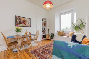 Classic Apartment | Dining room - Edinburgh Castle Views Stylish 2BD Flat Sleeps 4 (Edinburgh)
