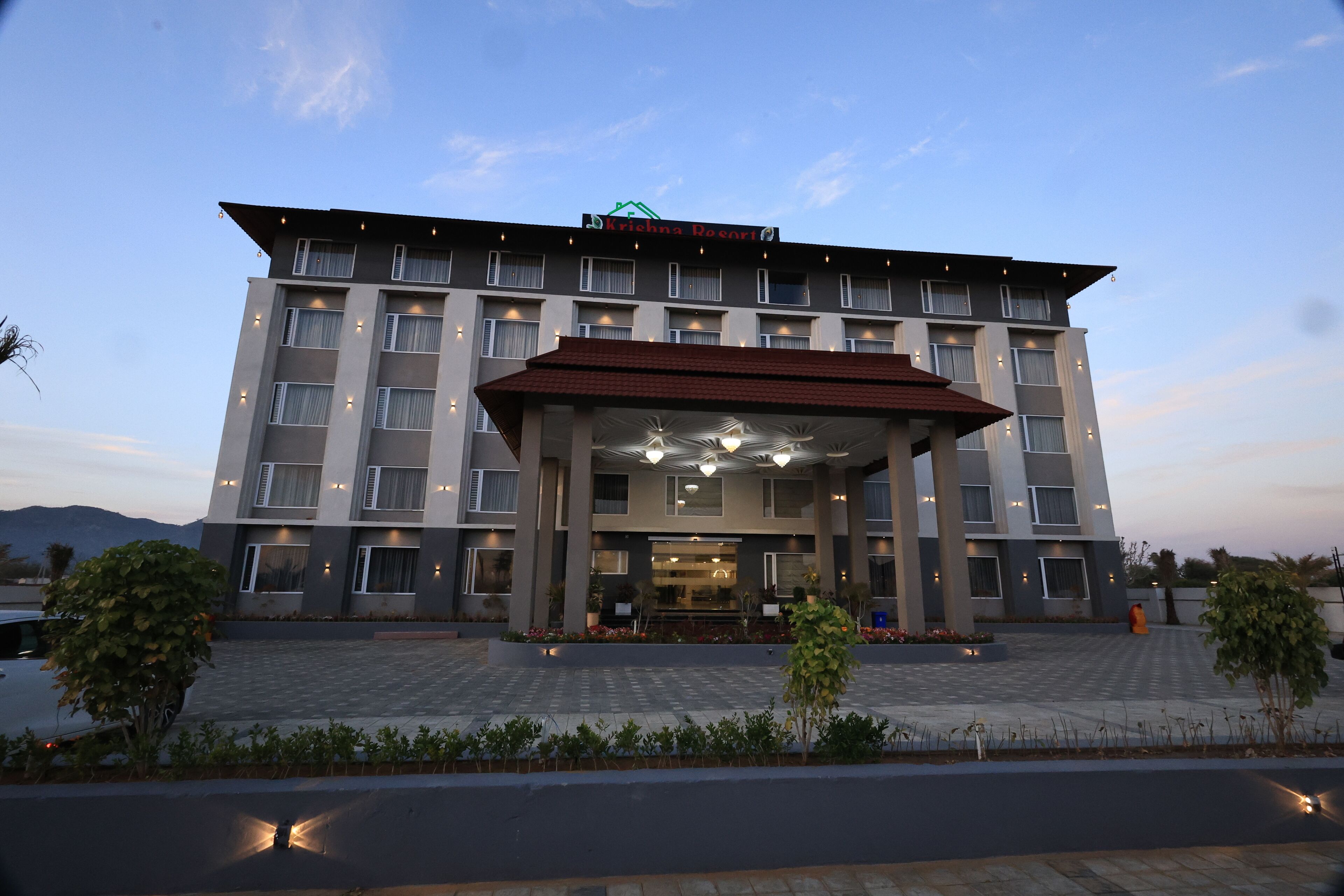 Boendets fasad - kväll/natt