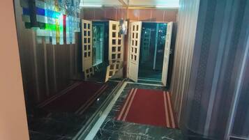 Deluxe Apartment, City View | Living area