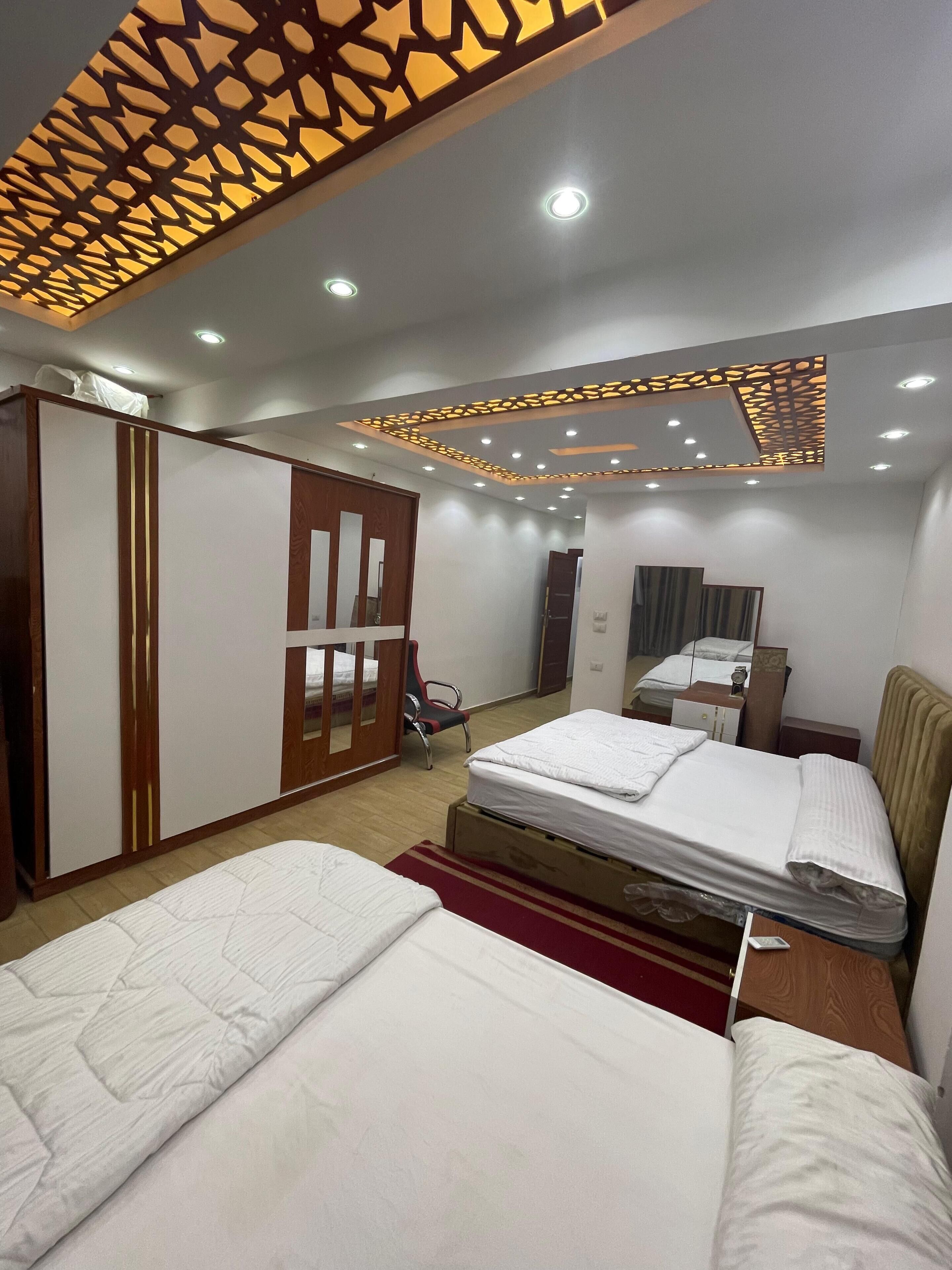 Comfort stúdió, kilátással a kertre | Széf a szobában és laptophoz jól használható munkafelület