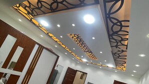 A hotel room with a bed, a wardrobe, a desk, and a mirror. - HS STIDUS 1 (Giza)