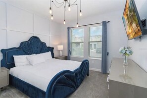 7 bedrooms, desk, iron/ironing board, travel cot