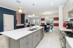 Fridge, microwave, oven, stovetop - Fantastic Single Vacation Home 7BD/5BA - SL2648 (Kissimmee)