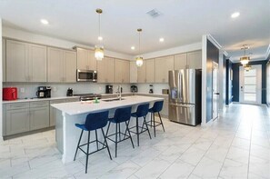 Fridge, microwave, oven, stovetop - Fantastic Single Vacation Home 7BD/5BA - SL2648 (Kissimmee)