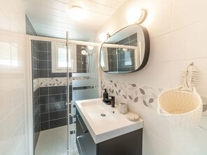 Dusch, hÄrtork och toalettpapper
