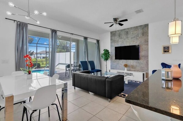 Interior - Charming 3-bedroom condo with AC and WiFi in serene Davenport (Davenport)