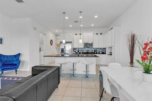 Interior - Charming 3-bedroom condo with AC and WiFi in serene Davenport (Davenport)