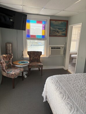 1 bedroom, in-room safe, iron/ironing board, WiFi - Oceanside St. Rita Hotel Room  (Beach Haven)