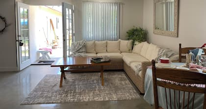 Charming Casita Near Disneyland Perfect for families and travelers in Fullerton