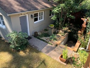 Exterior - Charming 2-bedroom cottage near Atlanta Beltline and Ponce City Market (Atlanta)