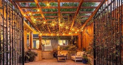 Charming 2-bedroom cottage near Atlanta Beltline and Ponce City Market