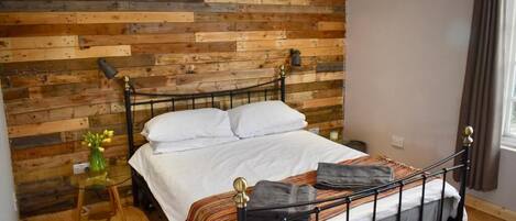 4 bedrooms, iron/ironing board, travel cot, WiFi