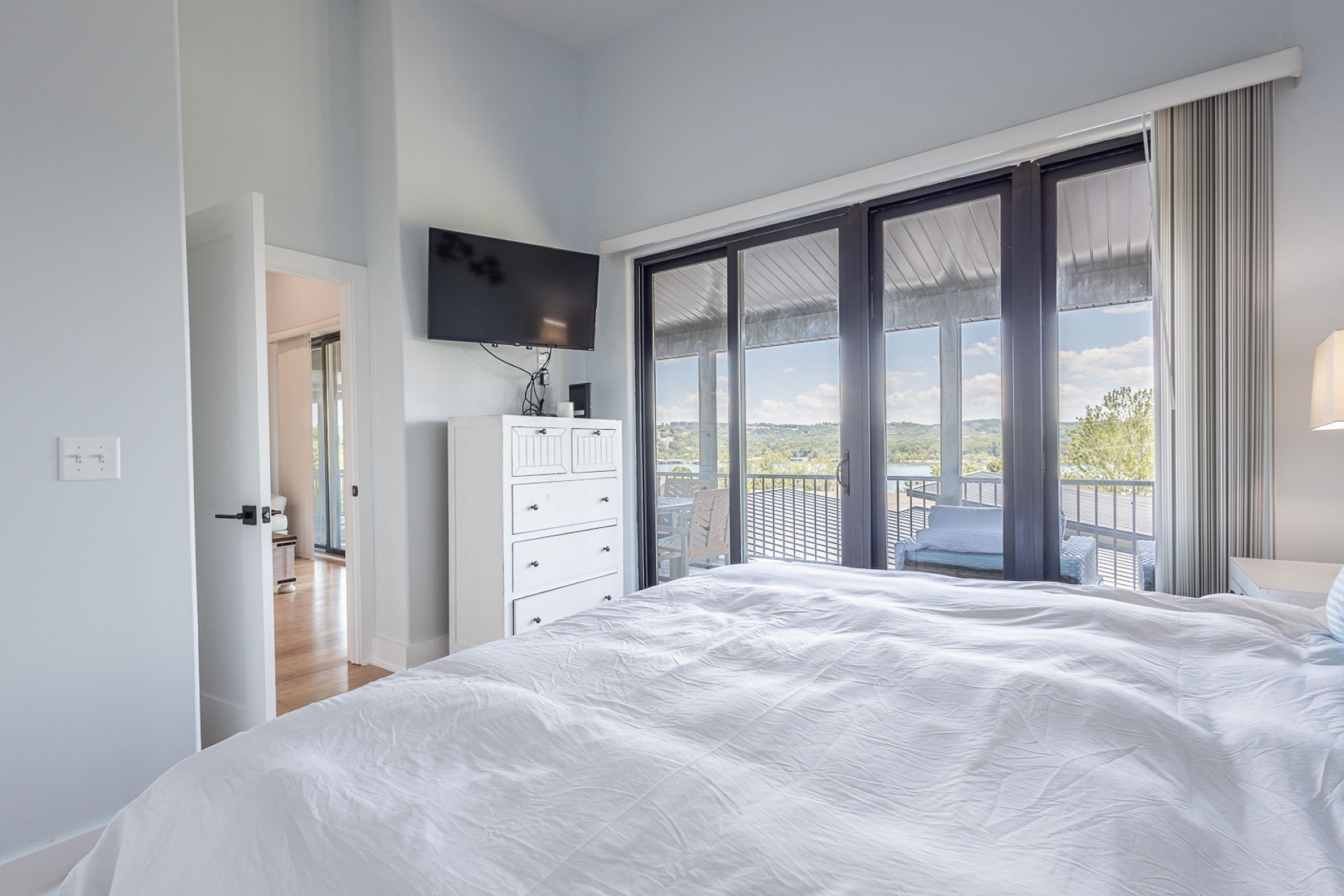 8 chambres, fer et planche à repasser, lit parapluie, Wi-Fi gratuit